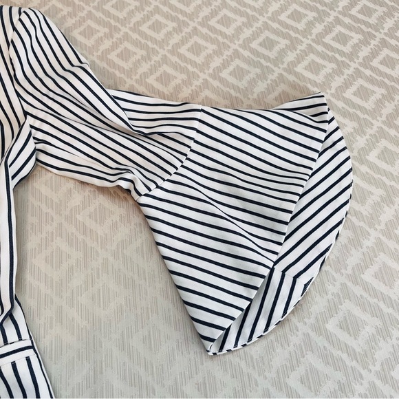 CAbi Women’s Ole Ticking Stripe Bell Jacket Blazer Navy White Size 4 - Picture 5 of 7